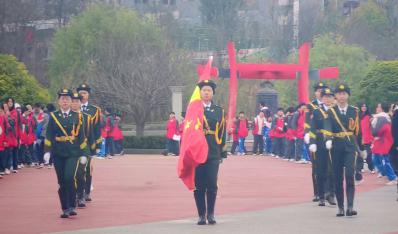 2025��ͭ��һ�й����½���1215:��������У԰��������������